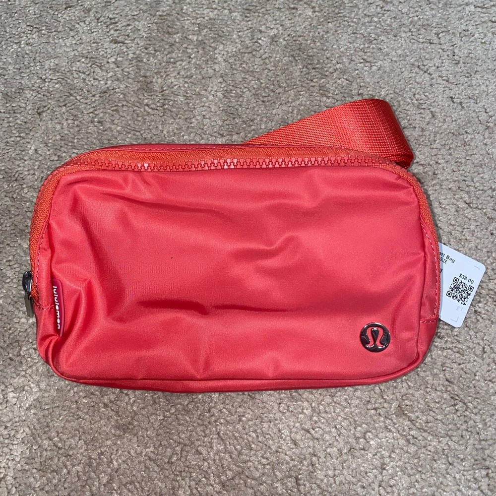 Lululemon Everywhere Belt Bag - Pale Raspberry